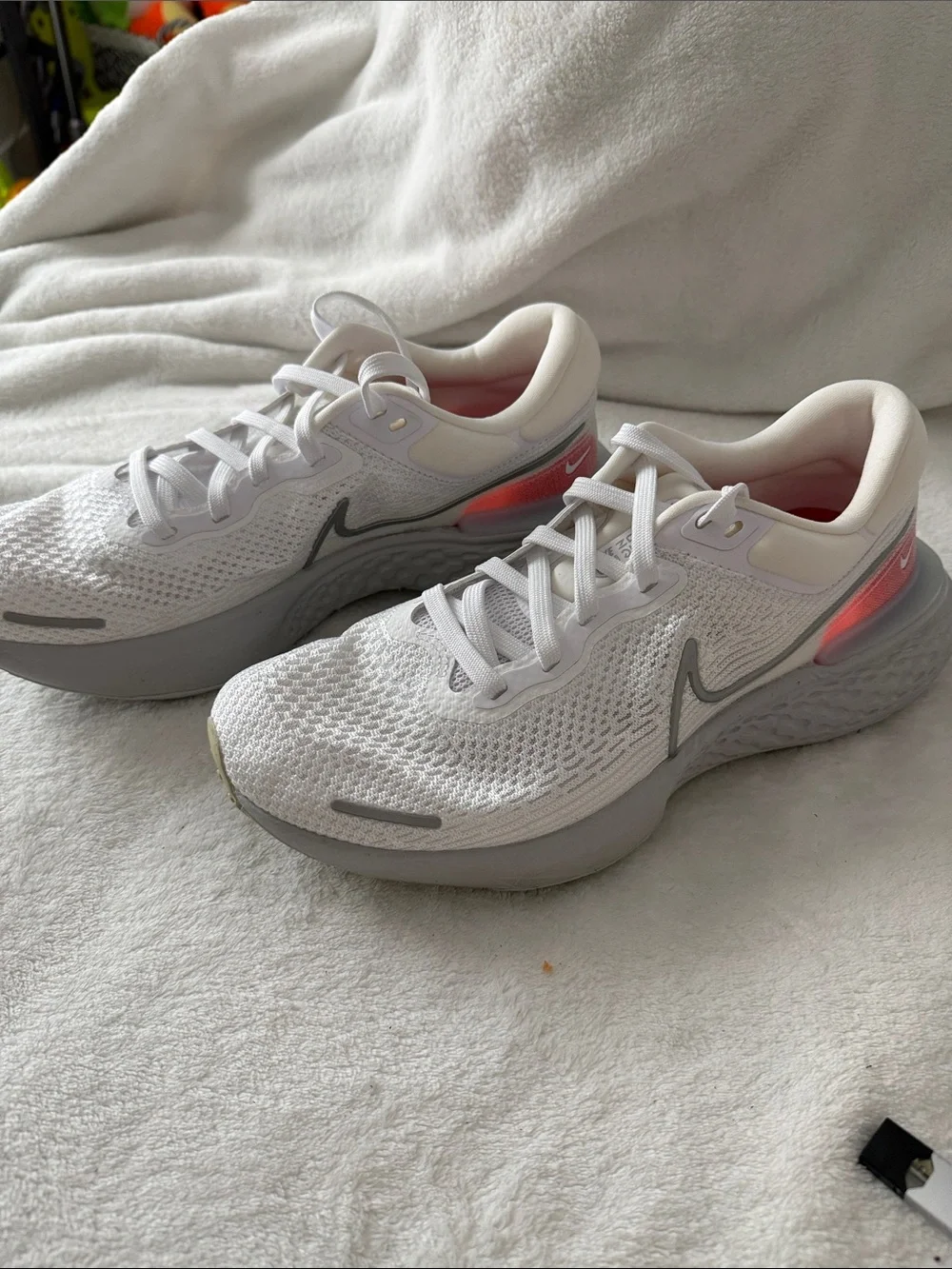 Nike ZoomX Invincible Run Flyknit White Pink Gray Men's Running Shoes Breathable